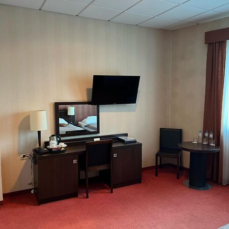 Hotel Pik Миколов Екстериор снимка