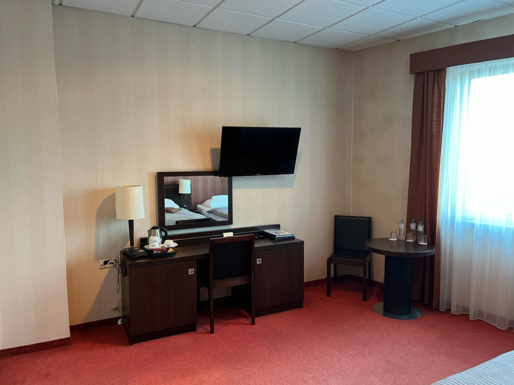 Hotel Pik Миколов Екстериор снимка