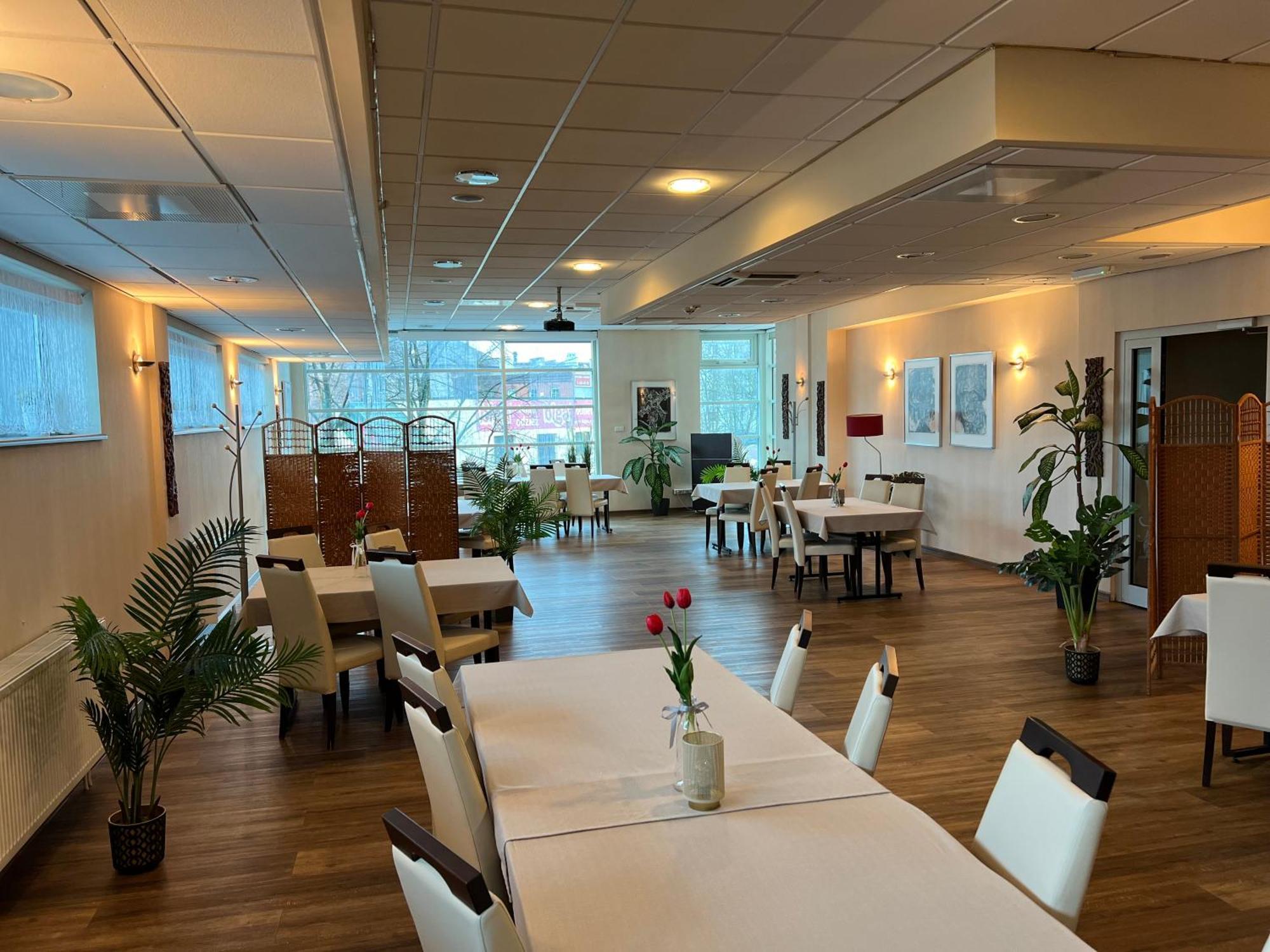Hotel Pik Миколов Екстериор снимка