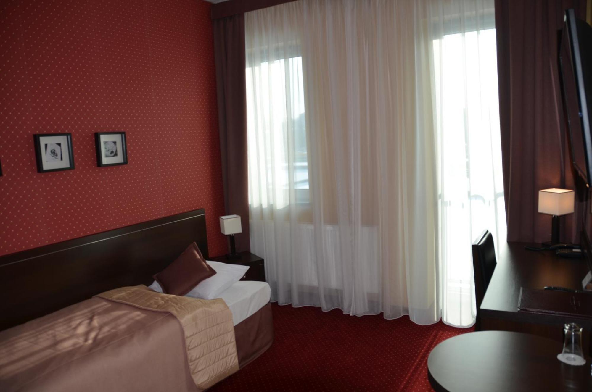 Hotel Pik Миколов Стая снимка