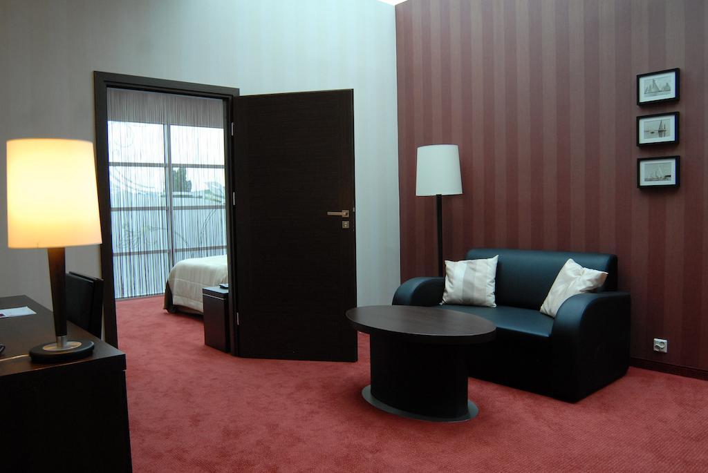 Hotel Pik Миколов Екстериор снимка
