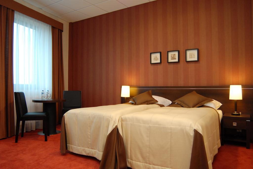 Hotel Pik Миколов Стая снимка