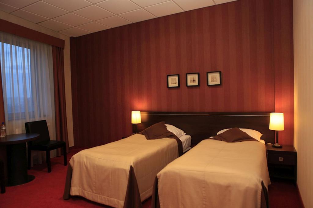 Hotel Pik Миколов Екстериор снимка