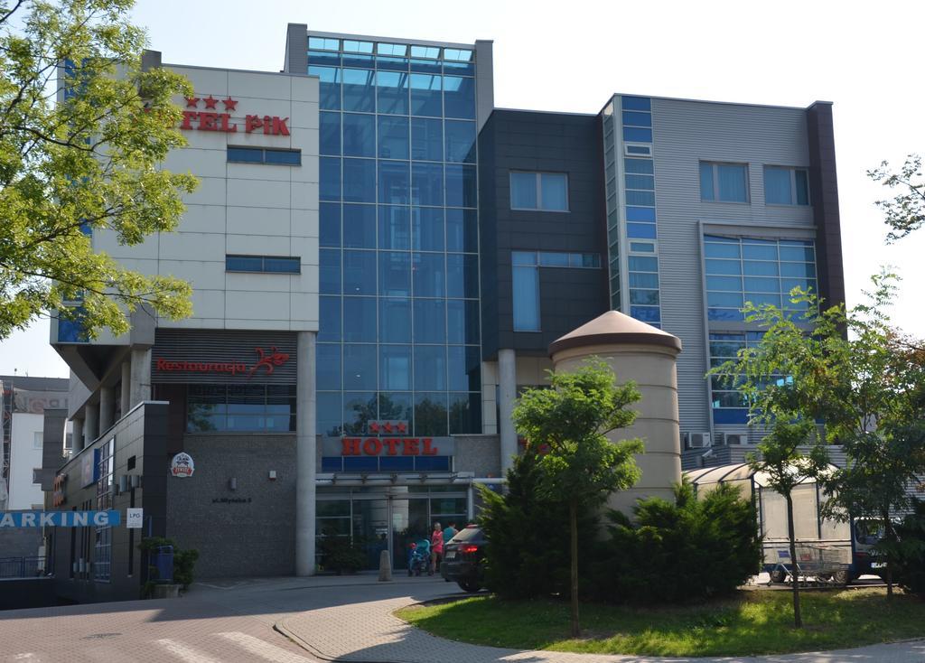 Hotel Pik Миколов Екстериор снимка