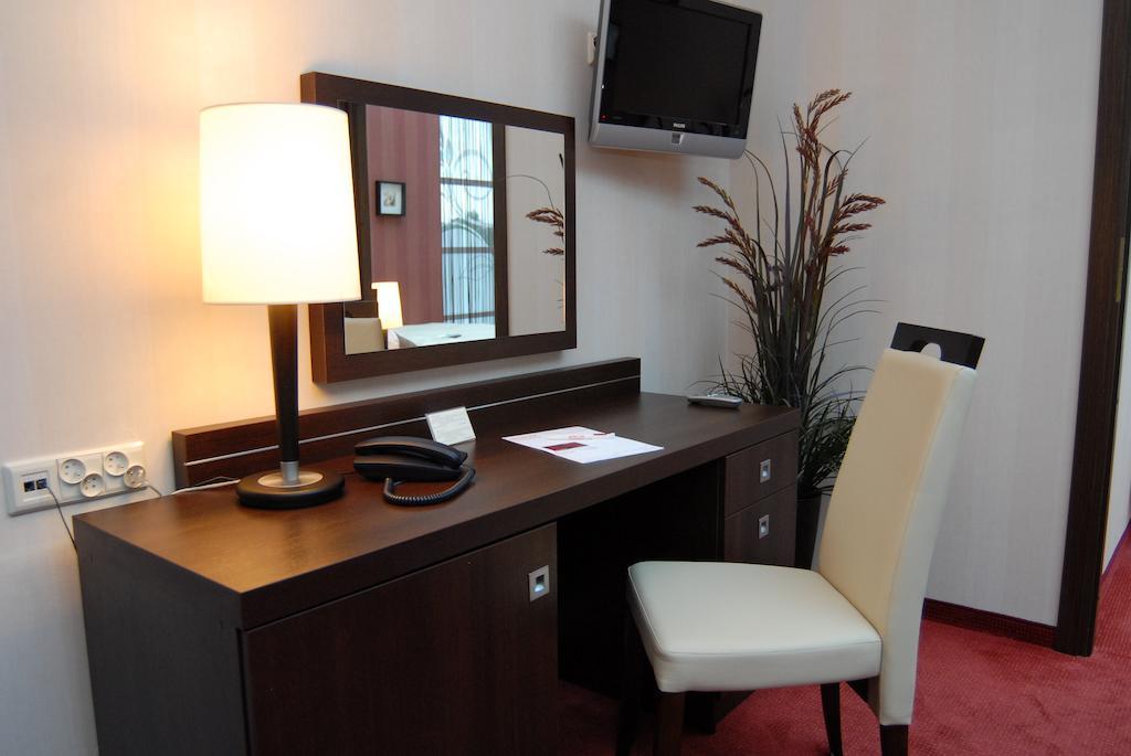 Hotel Pik Миколов Екстериор снимка