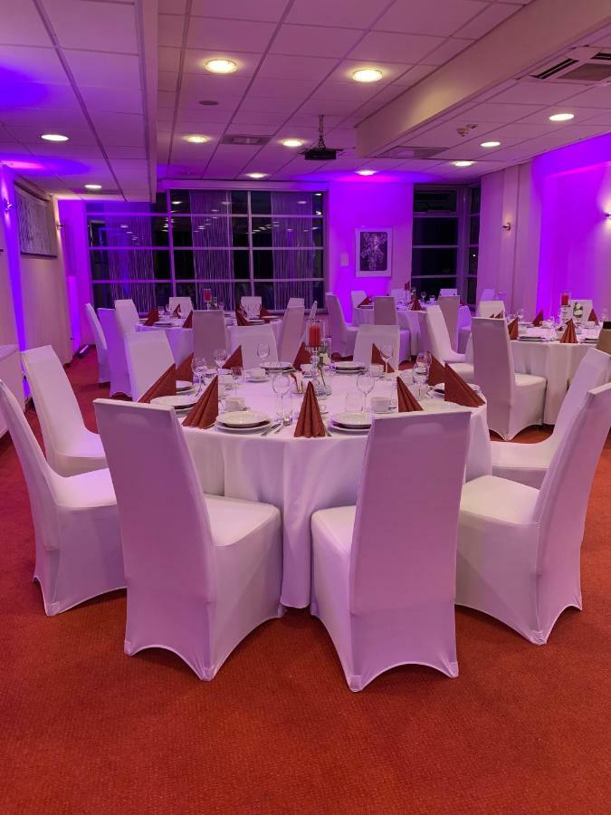 Hotel Pik Миколов Екстериор снимка